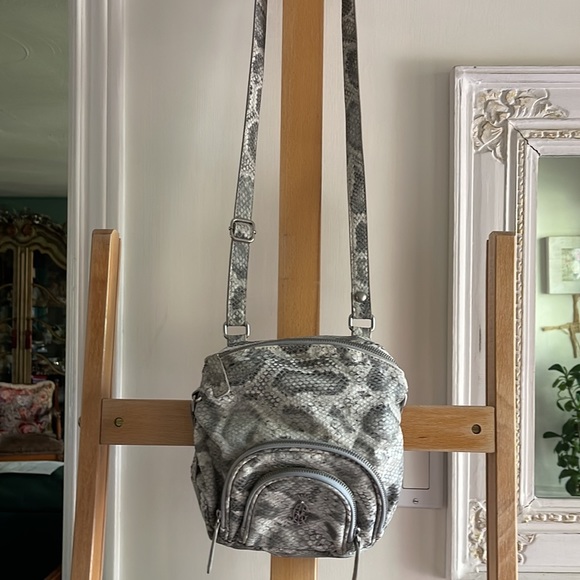 Christian Audigier snake skin design woman’s crossbody bag - Picture 2 of 7